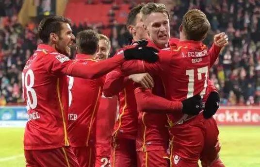  柏林联合绝平斯图加特保留争四希望  